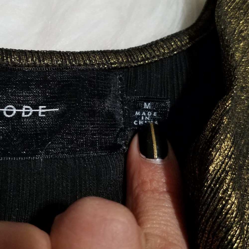 Code × Mode Gold Top - Picture 4 of 8